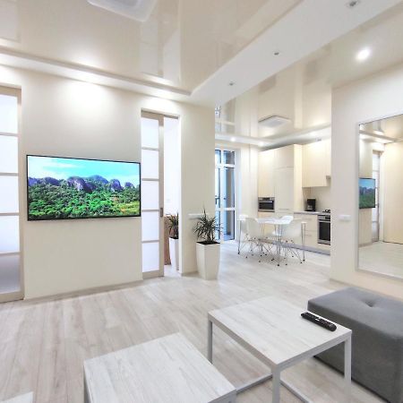 "Well-Being" Popular Among Business Person Apartment Lviv Ngoại thất bức ảnh