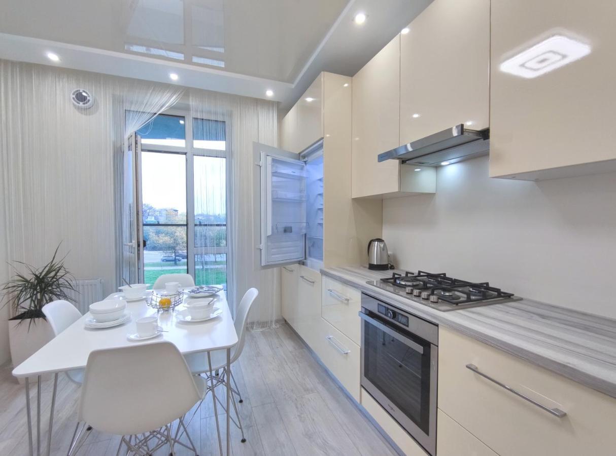 "Well-Being" Popular Among Business Person Apartment Lviv Ngoại thất bức ảnh